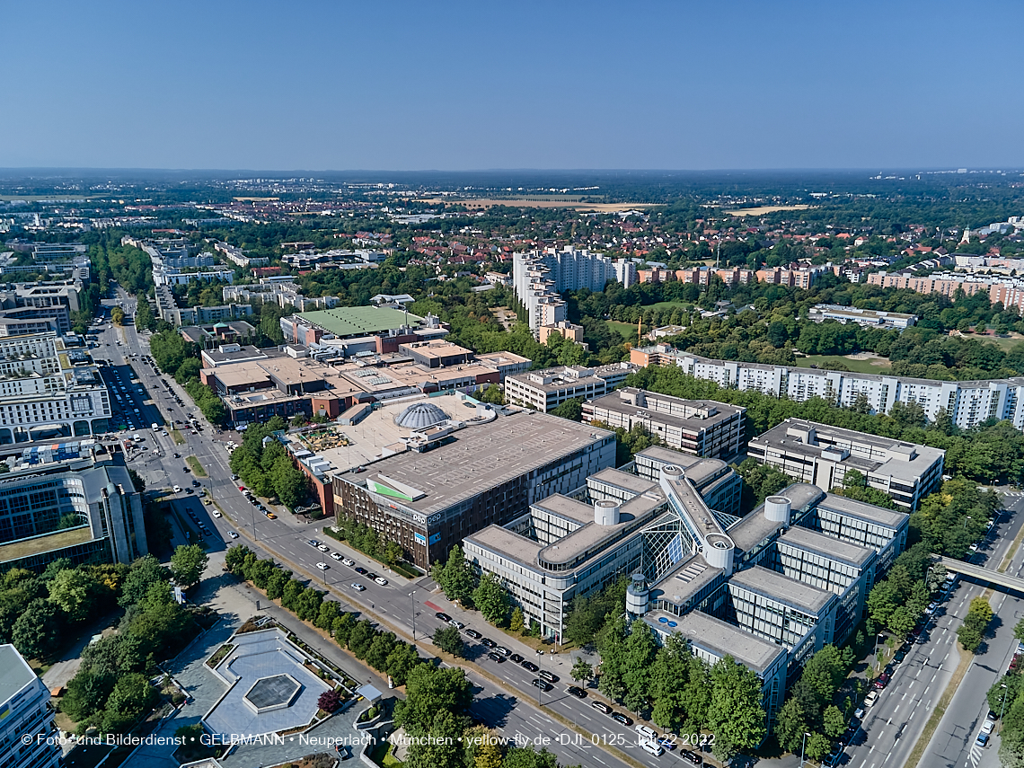 22.07.2022 - ehemaliges Alliant-Versicherungsgebäude und Wohnring in Neuperlach